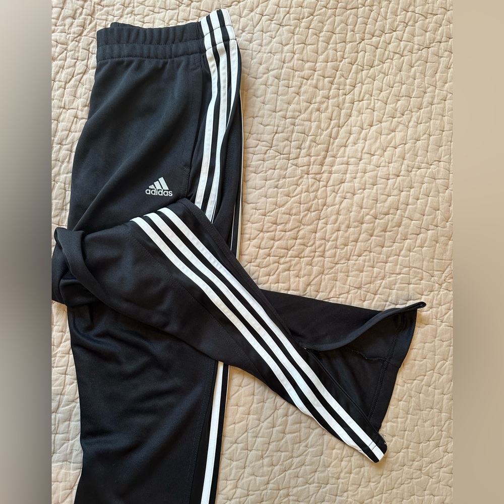 Adidas warm up pants, never worn, size small